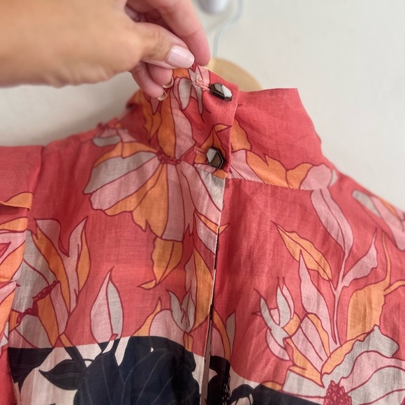 Isla & White  Silk Top - Picture 3 of 12